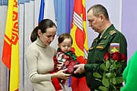 В администрации Канашского МО семьям участников СВО вручены государственные награды (фото №2).