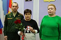 В администрации Канашского МО семьям участников СВО вручены государственные награды (фото №5).