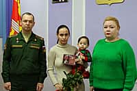 В администрации Канашского МО семьям участников СВО вручены государственные награды (фото №6).