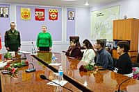 В администрации Канашского МО семьям участников СВО вручены государственные награды (фото №8).