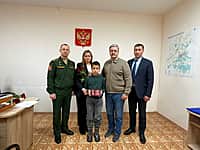 Церемония передачи государственных наград семьям участников СВО состоялась в администрации Канашского МО (фото №4).