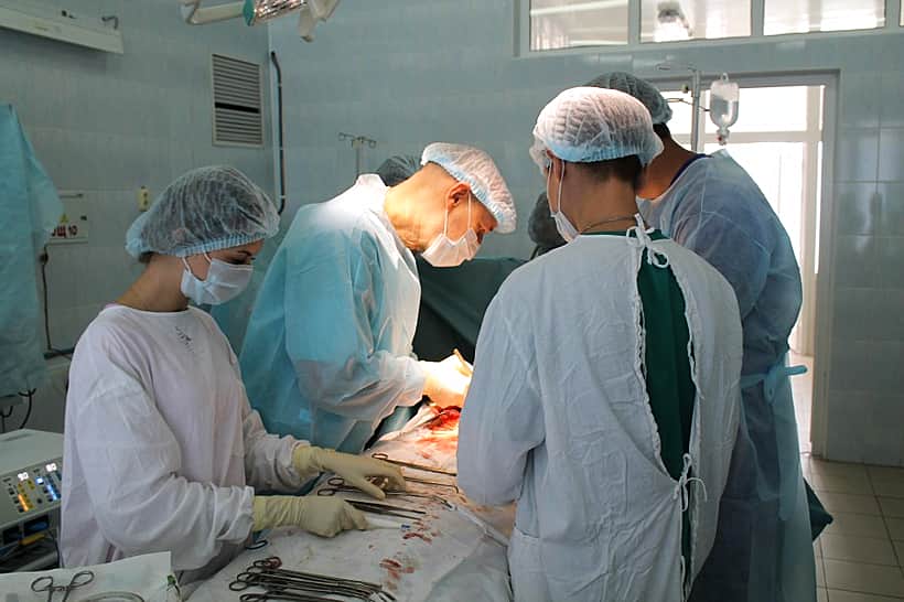 Хирурги Республиканской больницы провели уникальную операцию на поджелудочной железе.