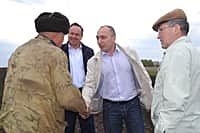 Ходом весенне-полевых работ в сельхозорганизациях с выездом на место ознакомился глава администрации Канашского района Степанов В.Н. (фото №10).