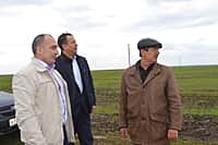 Ходом весенне-полевых работ в сельхозорганизациях с выездом на место ознакомился глава администрации Канашского района Степанов В.Н. (фото №11).
