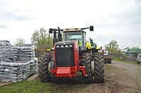 Ходом весенне-полевых работ в сельхозорганизациях с выездом на место ознакомился глава администрации Канашского района Степанов В.Н. (фото №20).