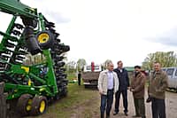 Ходом весенне-полевых работ в сельхозорганизациях с выездом на место ознакомился глава администрации Канашского района Степанов В.Н. (фото №25).