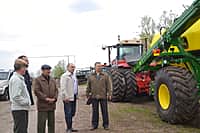 Ходом весенне-полевых работ в сельхозорганизациях с выездом на место ознакомился глава администрации Канашского района Степанов В.Н. (фото №1).