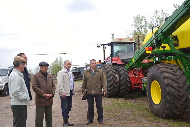 Ходом весенне-полевых работ в сельхозорганизациях с выездом на место ознакомился глава администрации Канашского района Степанов В.Н.