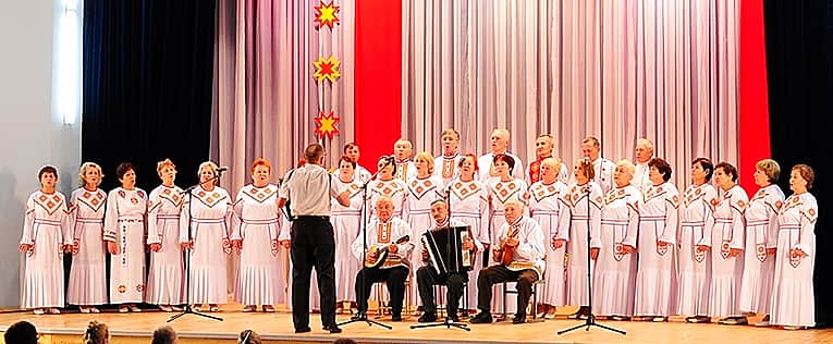 Хор ветеранов Канашского района на Всероссийском отраслевом открытом хоровом фестивале «Серебряные нотки 2017» завоевал Диплом II степени.