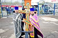 В храм святителя Николая города Канаш принесена великая святыня Крест-мощевик с частицей Ризы Господней и ковчег с частицей мощей святой Матроны Московской (фото №8).