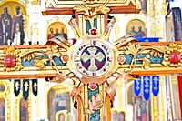 В храм святителя Николая города Канаш принесена великая святыня Крест-мощевик с частицей Ризы Господней и ковчег с частицей мощей святой Матроны Московской (фото №3).