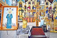 В храм святителя Николая города Канаш принесена великая святыня Крест-мощевик с частицей Ризы Господней и ковчег с частицей мощей святой Матроны Московской (фото №5).