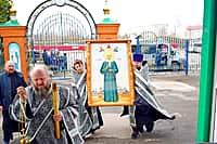 В храм святителя Николая города Канаш принесена великая святыня Крест-мощевик с частицей Ризы Господней и ковчег с частицей мощей святой Матроны Московской (фото №7).