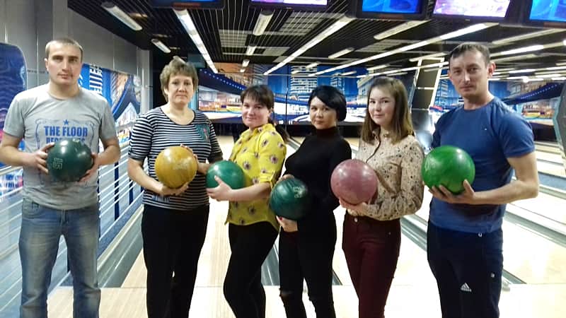 На игру в боулинг выехала работающая молодежь Канашского района.