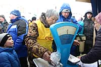 г. Канаш: Александр Петров - победитель Первого зимнего рыболовного фестиваля «Ловись рыбка - 2017» в номинации «Самый большой улов» (фото №3).