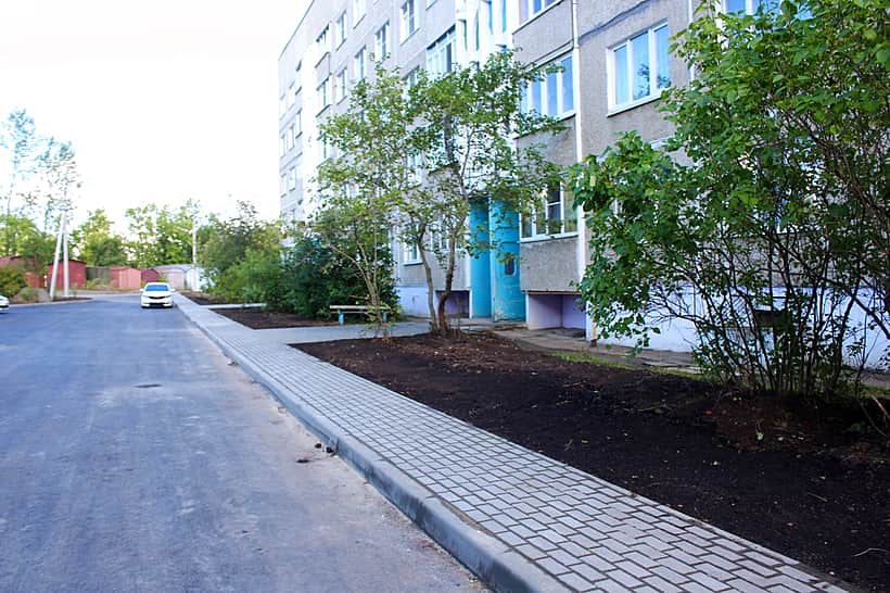 В Канаше завершается благоустройство дворовой территории по адресу мкр.Восточный, дом 31.