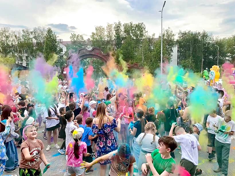 В Канаше широко отметили День России.