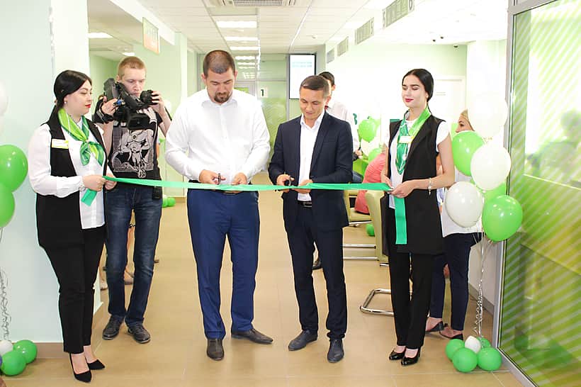 В г. Канаш открылся обновленный офис Сбербанка.