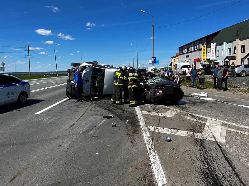 В Канаше в аварию попала скорая помощь.