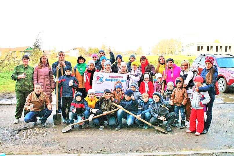 г. Канаш: Волонтеры штаба ЭКА провели акцию по посадке деревьев.