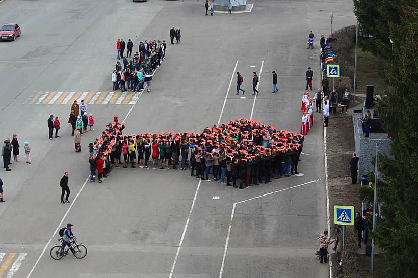 Канашцы присоединились к республиканскому флешмобу «Символы республики – символы народа».