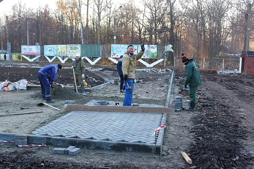 В Канаше активно ведутся работы по благоустройству Канашского городского парка культуры и отдыха.