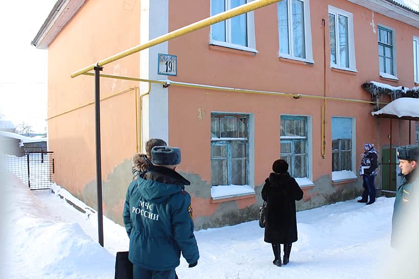 В Канаше межведомственная комиссия провела обследование по признанию многоквартирного дома непригодным для проживания.