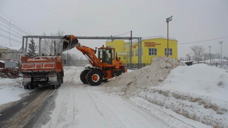 В Канаше очистка автомобильных дорог ведется круглосуточно.