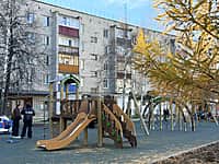 На ул. Кооперативная, д. 2 в Канаше состоялось торжественное открытие современной детской площадки (фото №13).