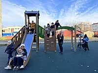 На ул. Кооперативная, д. 2 в Канаше состоялось торжественное открытие современной детской площадки (фото №14).