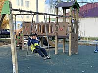 На ул. Кооперативная, д. 2 в Канаше состоялось торжественное открытие современной детской площадки (фото №8).