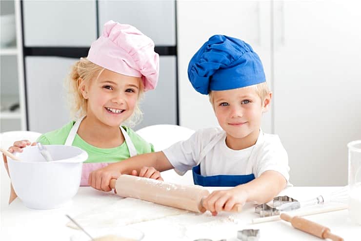 В Канаше проходит выставка творческих поделок "Умелые руки не знают скуки".