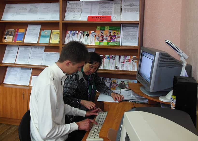 В Канаше проходят занятия по обучению компьютерной грамотности пенсионеров.