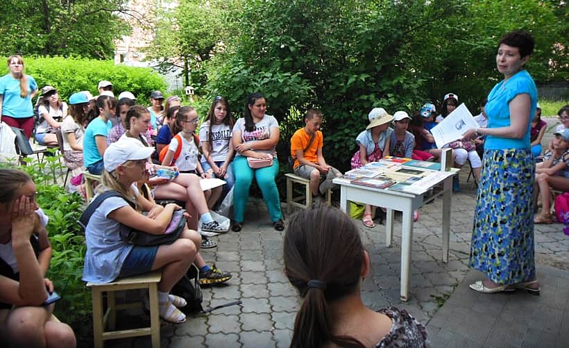 В Канаше прошел поэтический флэш-моб на свежем воздухе "Диалог с великим классиком".