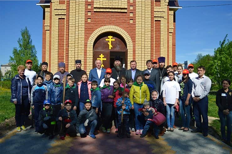 В Канаше прошла акция «Посади дерево».