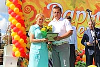 В Канаше прошло торжественное открытие ярмарки сельскохозяйственной продукции "Дары осени-2015" (фото №5).