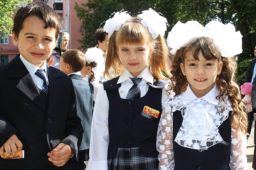 В Канаше прозвенел первый в новом 2015-2016 учебном году школьный звонок.