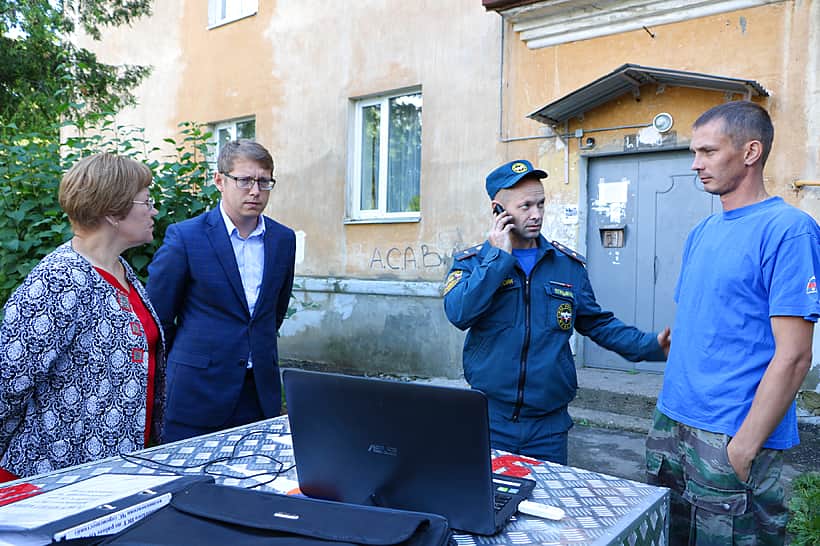 В Канаше в жилом доме образовалась трещина в колонне, удерживающей межэтажные деревянные перекрытия. Глава Чувашии Михаил Игнатьев держит под личным контролем сложившуюся ситуацию.