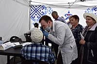 131 человек обследовали специалисты Канашской ЦРБ в выездном пункте здоровья, который развернул деятельность в деревне Малые Бикшихи. (фото №8).