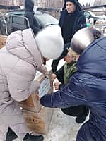 Канашская детская музыкальная школа приняла участие в акции по сбору гуманитарной помощи для участников СВО (фото №3).