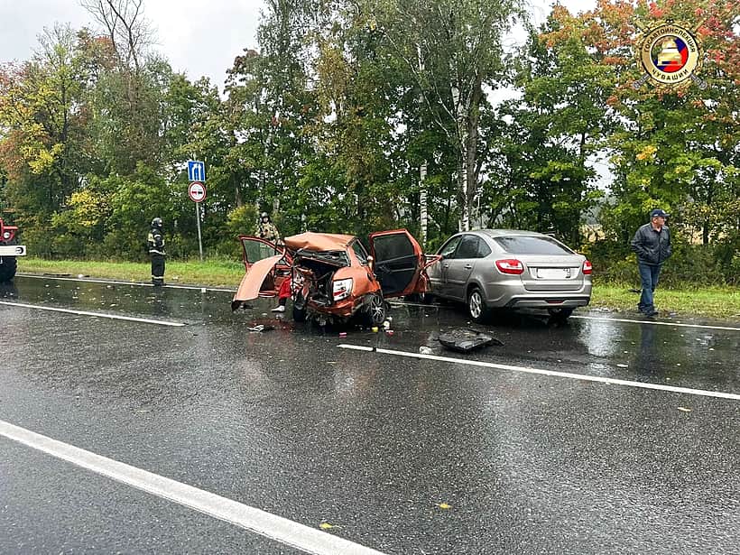 В Канашском районе при столкновении двух автомобилей погибли 2 человека, еще один человек с травмами был доставлен в больницу.