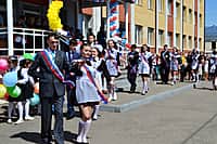 Канашский район: уезжает розовое детство под звонок последнего звонка… (фото №1).