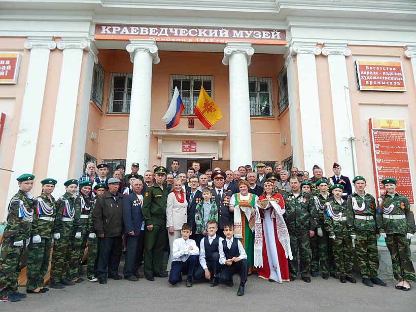 В Канашском краеведческом музее открылась фото-документальная выставка «Всегда в дозоре боевом, за рубежом».