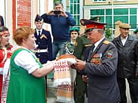 В Канашском краеведческом музее открылась фото-документальная выставка «Всегда в дозоре боевом, за рубежом» (фото №5).