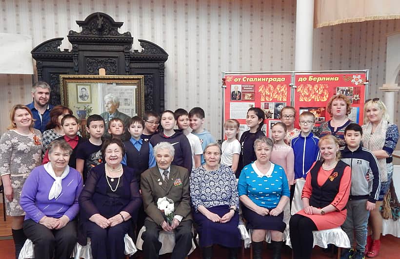 В Канашском краеведческом музее состоялась презентация картины художника И. Александрова «Альбом ветерана».