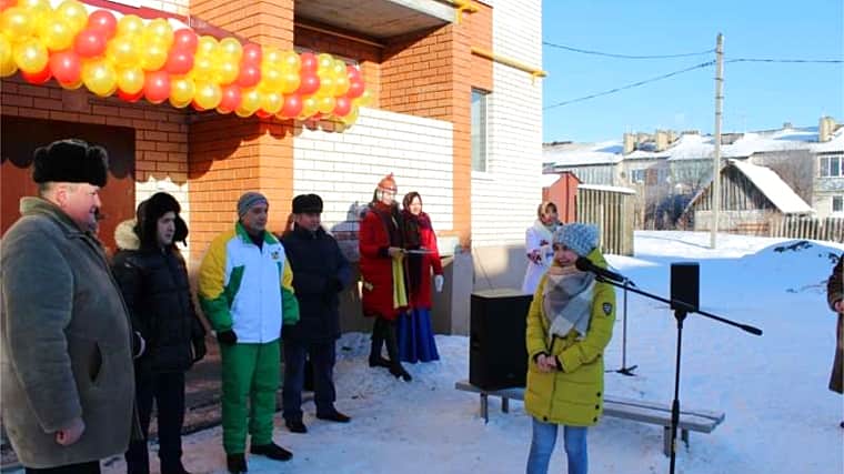 В Канашском районе 10 детей-сирот получили ключи от новых квартир.