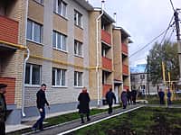 В Канашском районе из аварийного жилищного фонда в благоустроенные квартиры переехали 138 семей (фото №1).