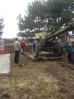В Канашском районе в деревнях Атнашево и Калиновка установлены две гаубицы (фото №4).