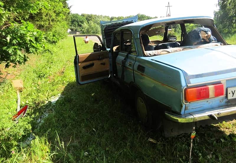 В Канашском районе легковушка опрокинулась в кювет.