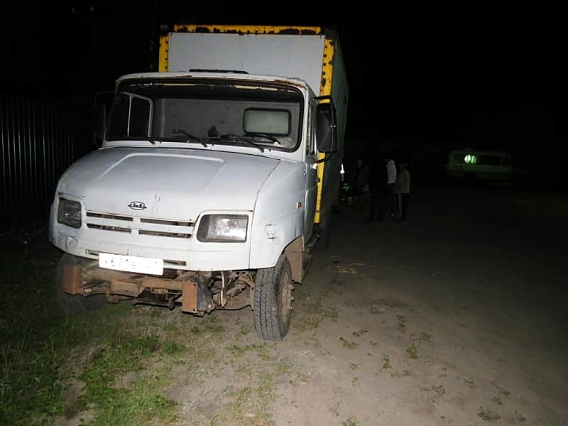 В Канашском районе в результате опасного развлечения 11-летний мальчик упал с грузовика.